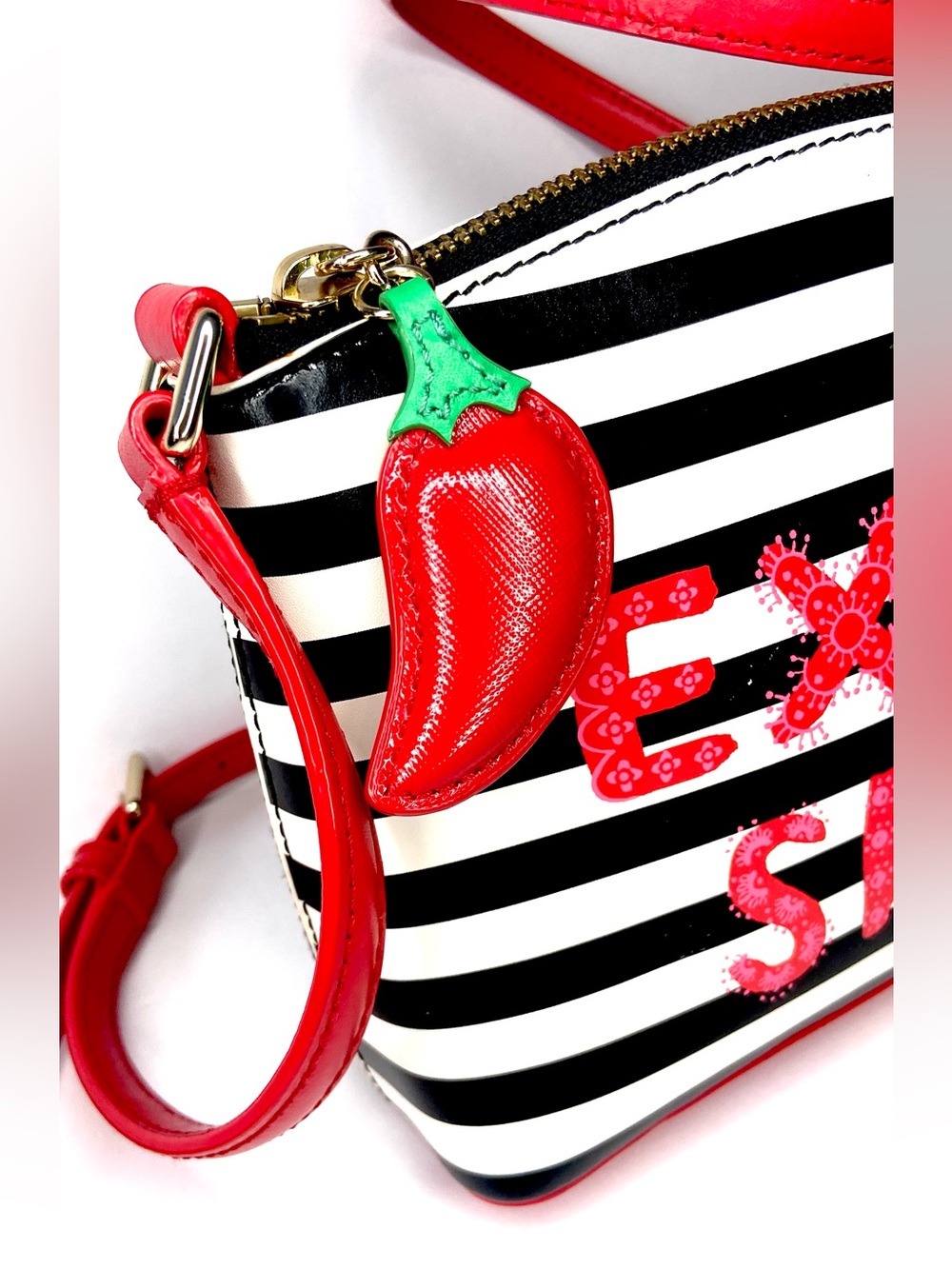 EUC 2018 novelty kate spade Black & White Striped "Extra Spicy" Crossbody - Picture 4 of 13